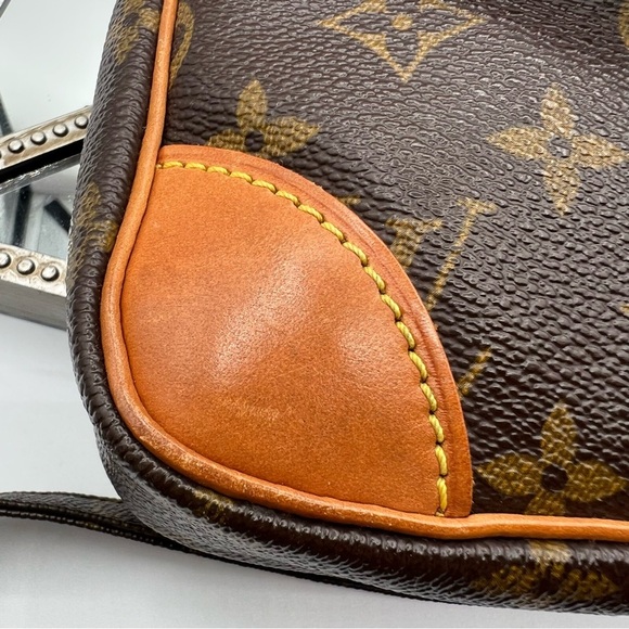 Louis Vuitton Authentic Vintage Danube Crossbody (2001) - Picture 8 of 15